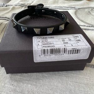 NEW authentic Valentino Garavani black rock stud bracelet with box, dustbag